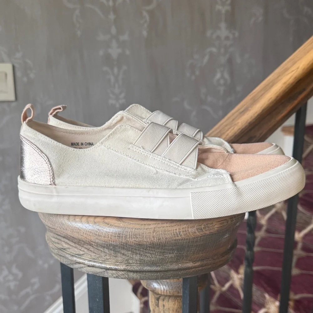 SERRA SPORT ladies slip on sneakers excellent condition, size 10